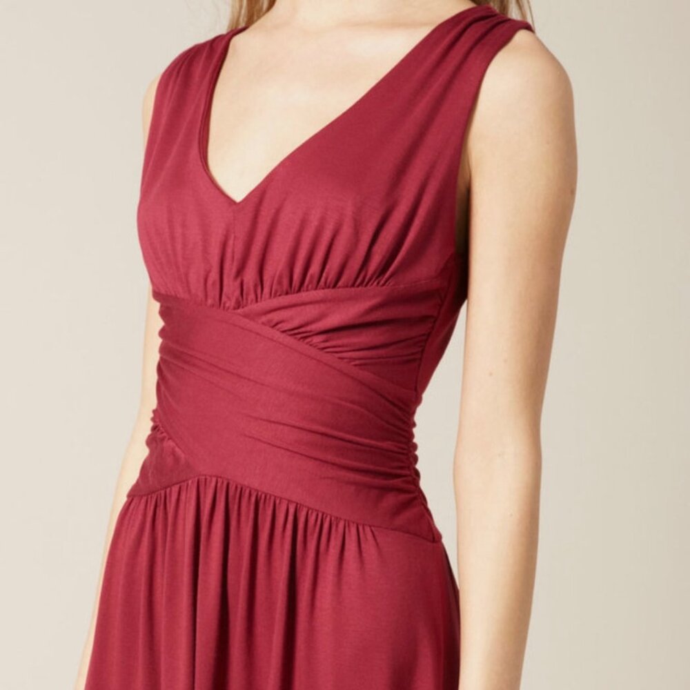 Sleveless V-Neck Red Dress - Picture 2 of 8